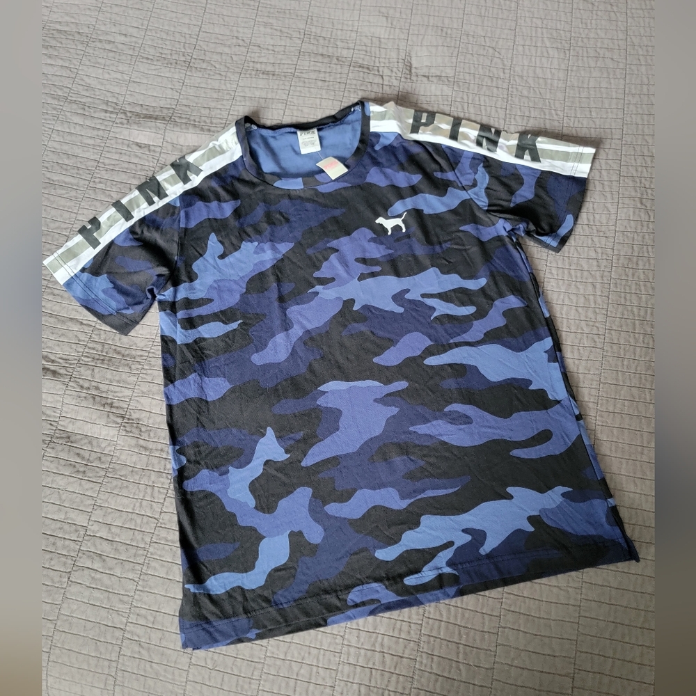 Victoria’s Secret PINK Blue Camo Tee Size Large